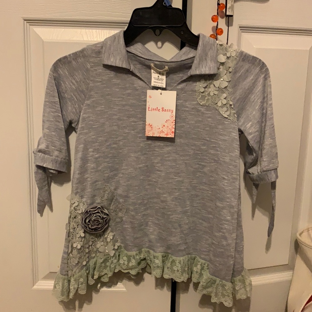 Girls size 6 Little Sassy dress. Gray with adorable decorations.